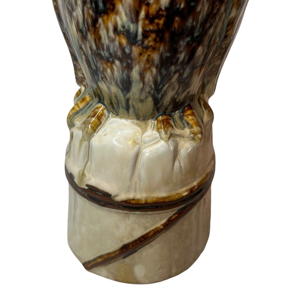 Ceramic Sitting Pelican Statue With Glaze - Picture 6 of 8